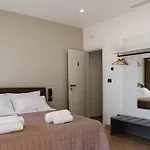 לינה וארוחת בוקר Don Diego 3*